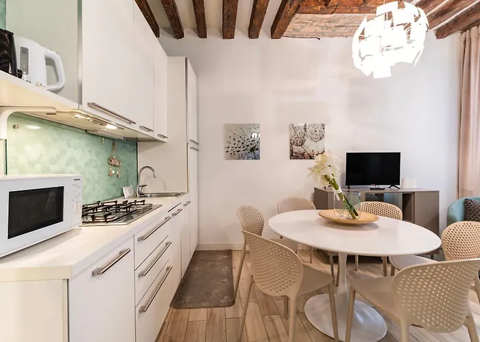 Domus Emerald Apartman *