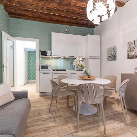 Domus Emerald * Venecia